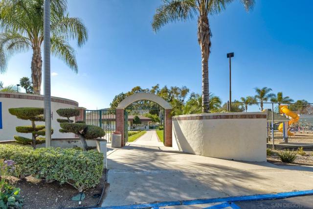 17521 Hada Dr, San Diego CA: https://media.crmls.org/mediaz/c314ee40-5597-4ab1-9638-da1970823a03.jpg