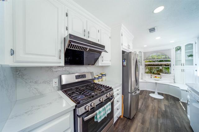 37621 Glenmoor Dr, Fremont CA: https://media.crmls.org/mediaz/c3165101-af3a-4c3a-8973-7a946cdb9dc8.jpg