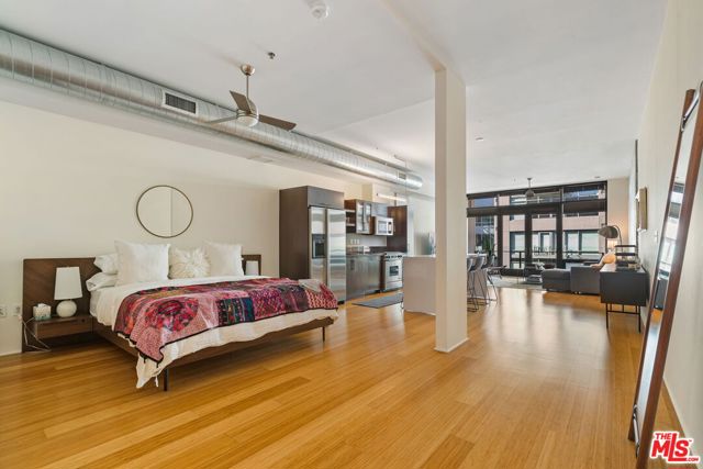 1111 S Grand Avenue, Los Angeles CA: https://media.crmls.org/mediaz/c3168927-a2e0-4c61-b827-1c741ed7955e.jpg