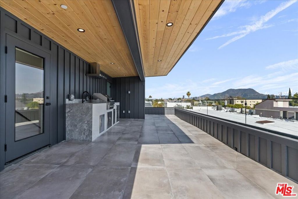 4825 Satsuma Avenue #2