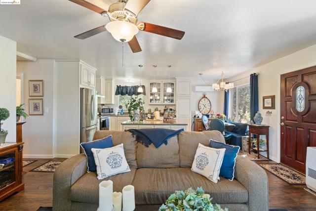 Image 7 of 41 For 2992 Buckboard Rd