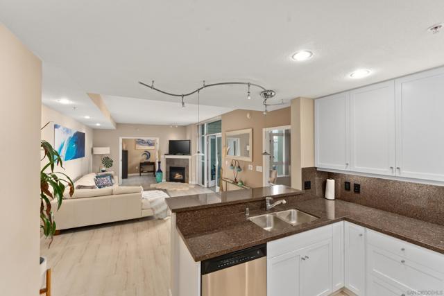 850 Beech St, San Diego CA: https://media.crmls.org/mediaz/c3174e32-3ae1-4d09-8340-4967908e3d0a.jpg