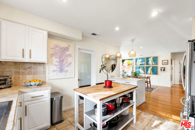 2316 Laurelmont Place, Los Angeles CA: https://media.crmls.org/mediaz/c3178644-8f3f-468d-b88f-9ece9a907363.jpg