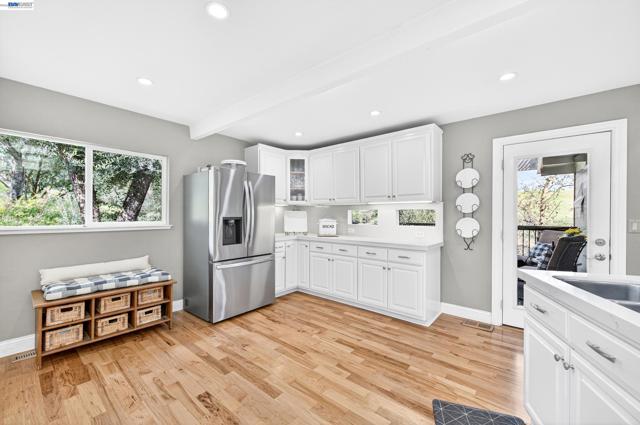 10700 Foothill Rd, Sunol CA: https://media.crmls.org/mediaz/c317ada1-1900-46eb-b781-70f4e0a1692e.jpg