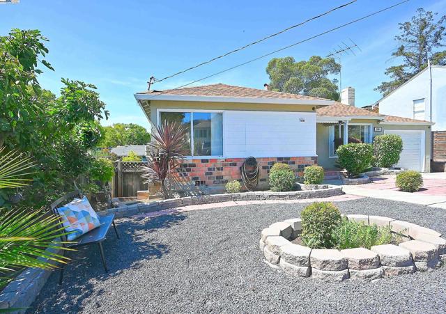 2081 Strang Ave, San Leandro CA: https://media.crmls.org/mediaz/c317bd25-35c9-4437-87a7-5de54c685bfd.jpg
