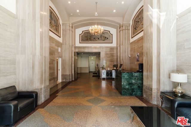 939 S Broadway, Los Angeles CA: https://media.crmls.org/mediaz/c317ef51-ea14-4dae-8a1f-d74c36d5db48.jpg