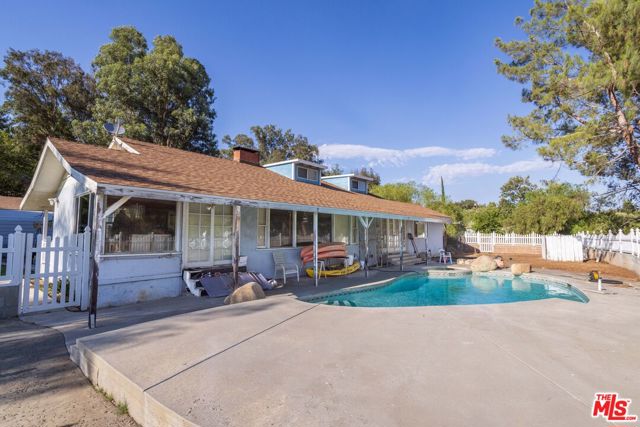 27933 Magic Mountain Lane, Canyon Country CA: https://media.crmls.org/mediaz/c31828d5-d1e1-42bb-83e7-e8a448ce62ca.jpg