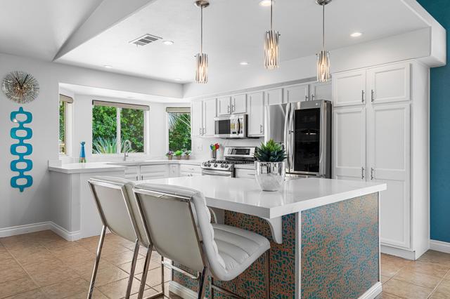 1360 E Vista Chino, Palm Springs CA: https://media.crmls.org/mediaz/c31abed5-d209-4821-932a-622736048d44.jpg