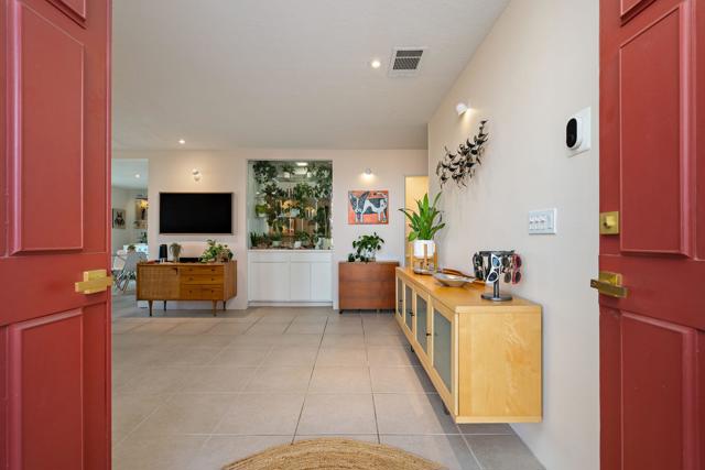 2501 N Whitewater Club Drive, Palm Springs CA: https://media.crmls.org/mediaz/c31c2967-dcce-4854-af88-d34954b95003.jpg