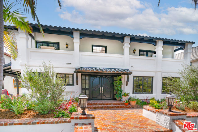 322 25th Street, Santa Monica CA: https://media.crmls.org/mediaz/c31c477e-cd19-4a95-b521-5852d57a9a7f.jpg