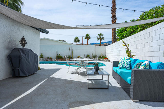 913 Arroyo Vista Drive, Palm Springs, CA 92264