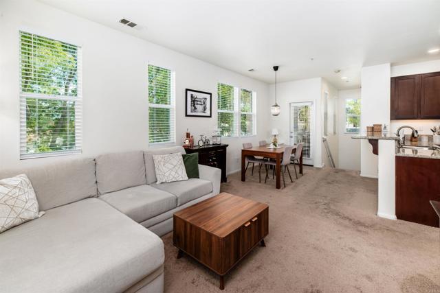 Detail Gallery Image 7 of 31 For 451 Avenida De La Luna, Vista,  CA 92083 - 2 Beds | 2 Baths