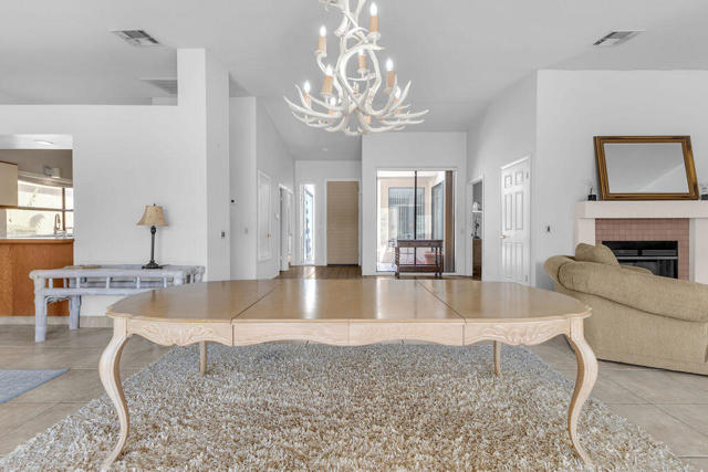 78565 Vista Del Fuente, Indian Wells CA: https://media.crmls.org/mediaz/c31cdd2f-b5e0-4ebf-b20e-6c67ea6440eb.jpg