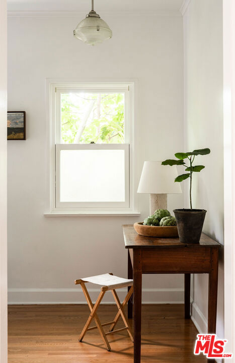 1402 N Benton Way, Los Angeles CA: https://media.crmls.org/mediaz/c31d391e-3f98-446f-a31e-f092af21d869.jpg
