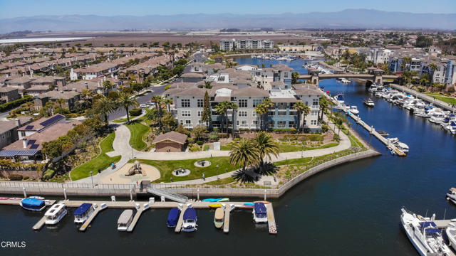 1524 Seabridge Lane, Oxnard CA: https://media.crmls.org/mediaz/c31dc13e-27ef-4ca1-a282-0f4dcab88e04.jpg