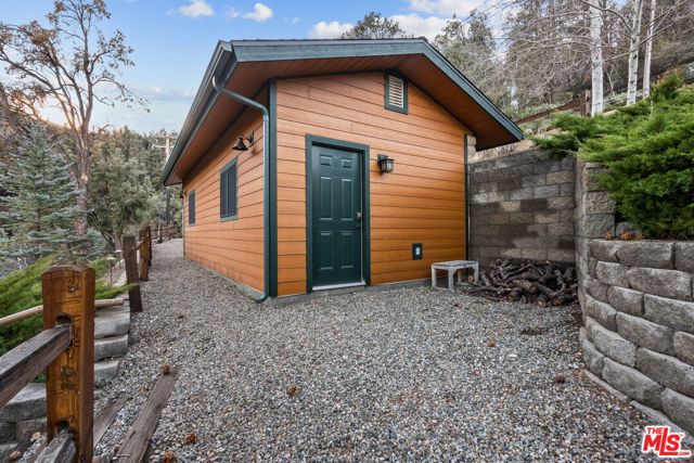 2222 Gimmewald Place, Pine Mountain Club CA: https://media.crmls.org/mediaz/c31e27b2-7ccd-4e71-aad0-1f07dc8b8036.jpg