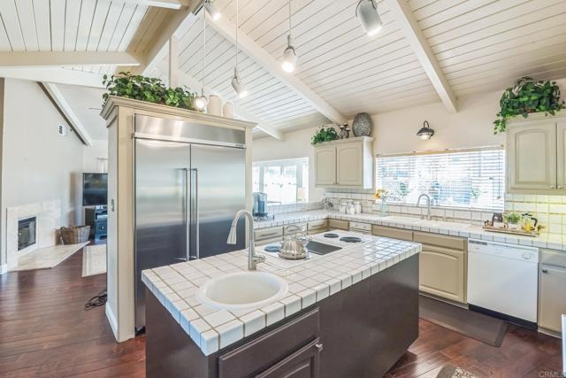 719 Singing Trails Drive, El Cajon CA: https://media.crmls.org/mediaz/c31e2987-ac29-4cb2-a7fb-8b97f2247a2f.jpg