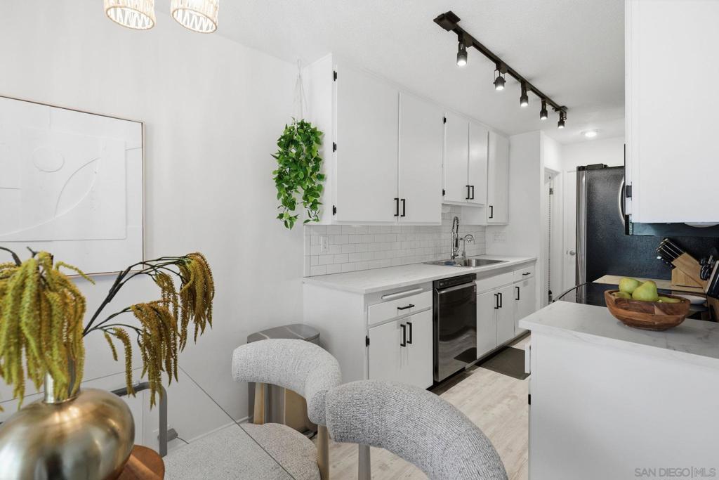 4600 Lamont - photo 15