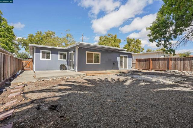2838 Loma Vista Ave, Concord CA: https://media.crmls.org/mediaz/c31f2d79-07b8-44a6-9190-59ff7f11e513.jpg