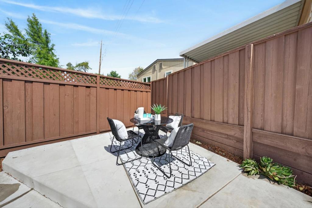 https://media.crmls.org/mediaz/c31f7a7f-a597-467a-8ed9-81a067edbb7a.jpg?preset=X-Large