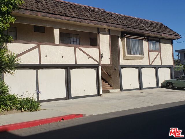 5170 N Columbus Avenue, Sherman Oaks CA: https://media.crmls.org/mediaz/c31f9627-8806-40b1-8256-d19df1a52a27.jpg