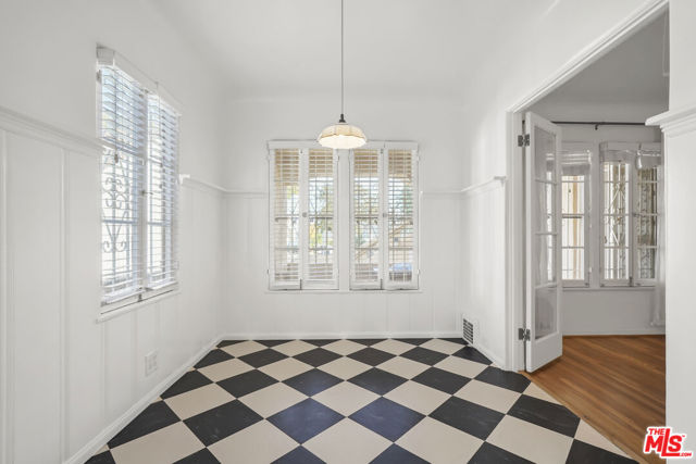 1143 S Rimpau Boulevard, Los Angeles CA: https://media.crmls.org/mediaz/c32063de-1429-441a-9dc9-1a0fc7b24cb3.jpg