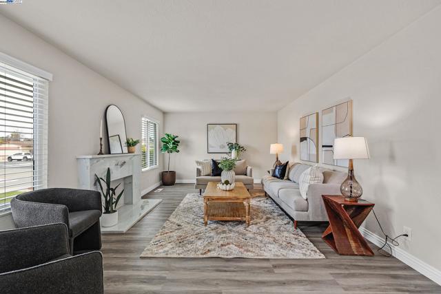 2702 Chinook Ct, Union City CA: https://media.crmls.org/mediaz/c3211318-2dce-440e-817b-9d5638ae0670.jpg