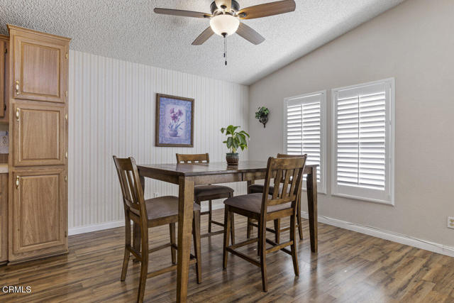 Detail Gallery Image 7 of 30 For 17 Chaucer Ln #17,  Ventura,  CA 93003 - 2 Beds | 2 Baths