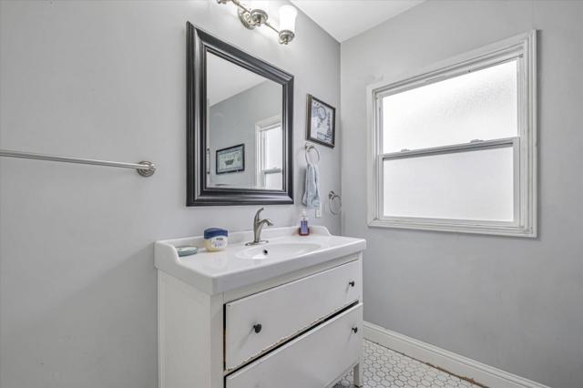 8245 Golf Links Road, Oakland CA: https://media.crmls.org/mediaz/c32226b5-57e8-4d1e-804a-c235bdbe35fe.jpg