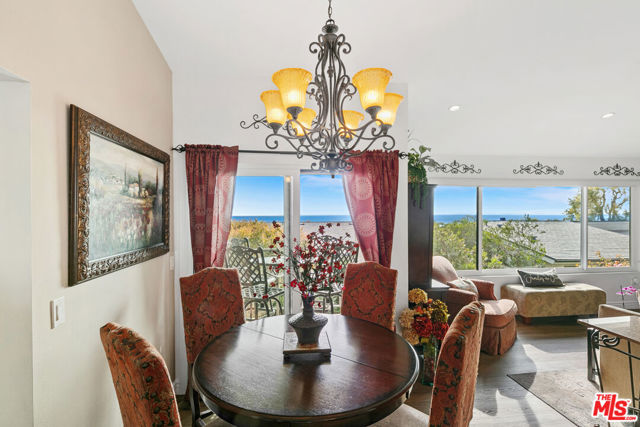 6789 Seawatch Lane, Malibu CA: https://media.crmls.org/mediaz/c322a918-3074-42ed-ac4d-c997163f5220.jpg