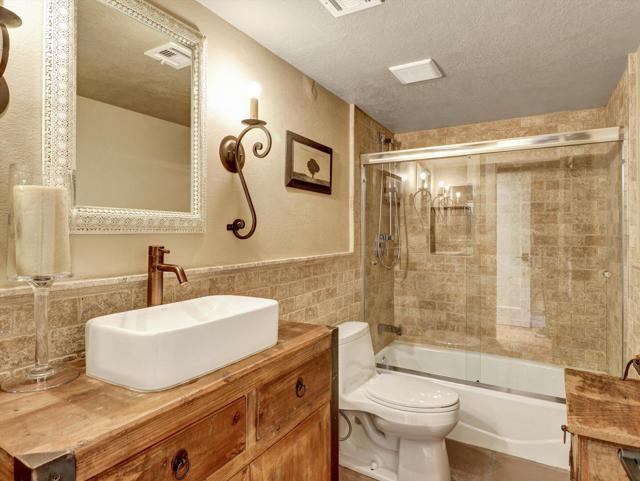 2001 E Camino Parocela, Palm Springs CA: https://media.crmls.org/mediaz/c322cb35-2586-4a73-9baa-7f6e36061140.jpg