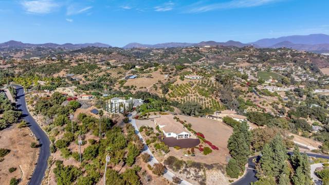 3026 Via Loma, Fallbrook CA: https://media.crmls.org/mediaz/c3237125-92dc-4c20-91e5-6bce0f2f02f9.jpg