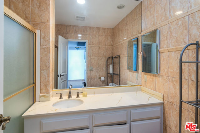 14311 Hartsook Street, Sherman Oaks CA: https://media.crmls.org/mediaz/c3241fde-cf4a-4eac-b153-4700eb47a638.jpg