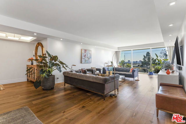 1100 Alta Loma Road, West Hollywood CA: https://media.crmls.org/mediaz/c324a257-cd5a-454d-a0cd-61ea0965e33b.jpg