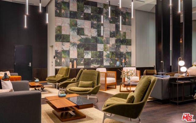400 S Broadway, Los Angeles CA: https://media.crmls.org/mediaz/c3255a23-e515-4c94-9ec1-87e04ab6c78a.jpg