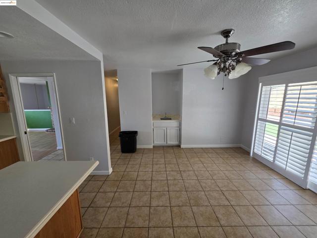 136 Evergreen Way, Vallejo CA: https://media.crmls.org/mediaz/c325987d-b52e-4598-ab51-025d3a5a7add.jpg