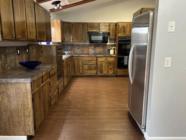 Detail Gallery Image 14 of 36 For 18461 Santa Anita St, Tehachapi,  CA 93561 - 3 Beds | 2 Baths