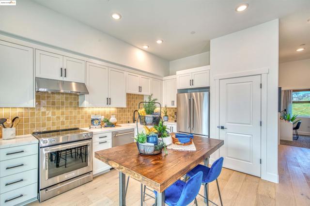 28973 Parkwood Lane, Hayward CA: https://media.crmls.org/mediaz/c3264d3f-fb33-4238-b4f2-82b969bd5c9b.jpg