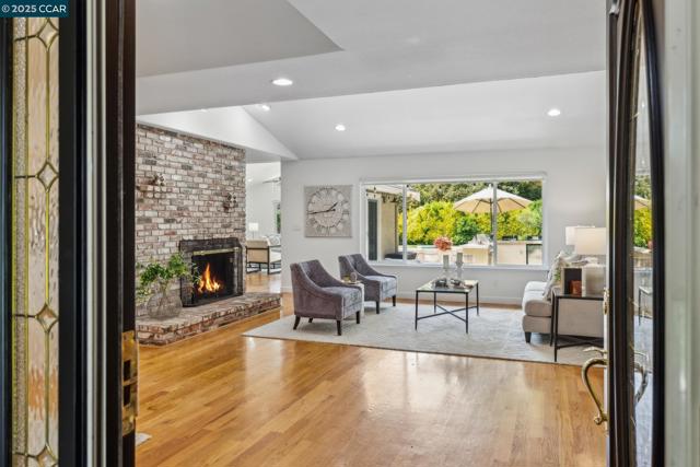 1450 Finley Ln, Alamo CA: https://media.crmls.org/mediaz/c326b642-ca28-422b-8f10-c65231da7f62.jpg