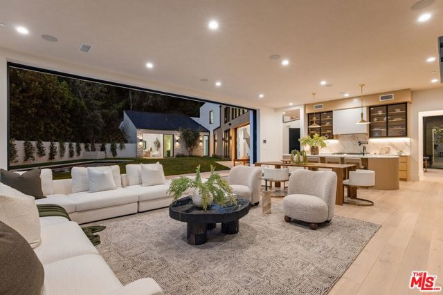 1749 Mandeville Lane, Los Angeles CA: https://media.crmls.org/mediaz/c326c63f-b399-4a3d-9664-31cf7a2d1afd.jpg