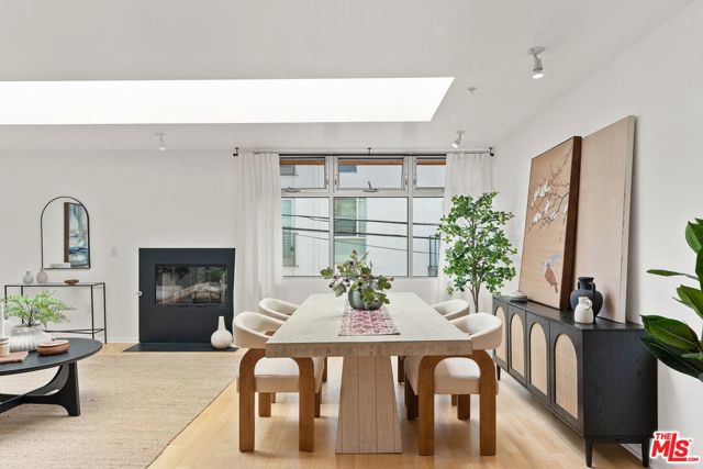 5806 Waring Avenue, Los Angeles CA: https://media.crmls.org/mediaz/c326cdba-8f64-44ac-a5b8-c890710f1489.jpg