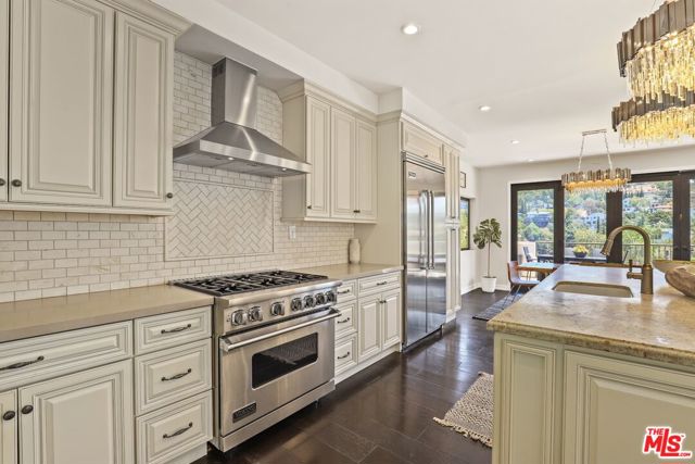5940 Manola Way, Los Angeles CA: https://media.crmls.org/mediaz/c327024f-a062-4029-b7b4-4c03ea8be6a1.jpg