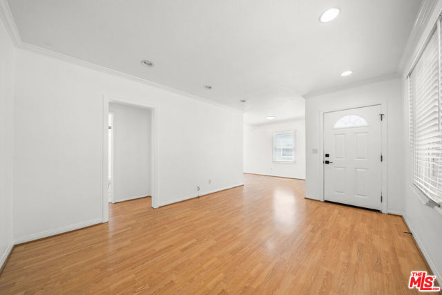 6112 Bonfair Avenue, Lakewood CA: https://media.crmls.org/mediaz/c3270e47-4e31-4d6c-878a-f605557c2f65.jpg