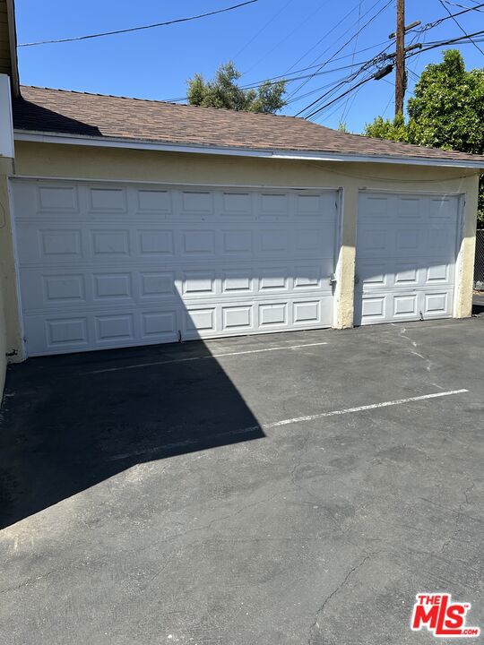 14757 Sylvan Street photo 4