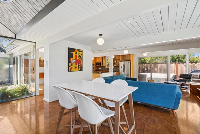 3767 Gainsborough Dr, Concord CA: https://media.crmls.org/mediaz/c3281343-edd3-46c0-9263-635bf4fc82d7.jpg