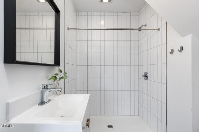 135 S Ave 53, Highland Park CA: https://media.crmls.org/mediaz/c329376e-6b6f-4500-8eb2-dd80cdad305d.jpg