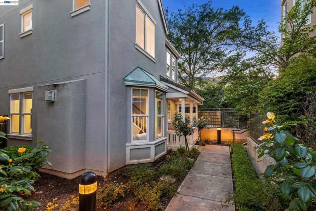 5880 Hillbrook Pl, Dublin CA: https://media.crmls.org/mediaz/c32968e8-5a7d-49eb-8383-9eca0fce3453.jpg