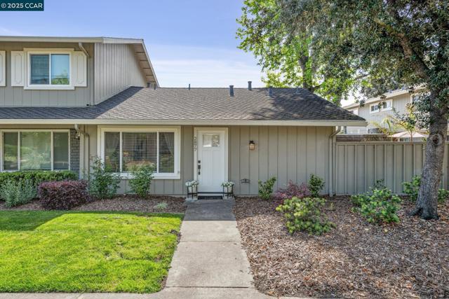 2877 Fountainhead Drive, San Ramon CA: https://media.crmls.org/mediaz/c3298aa2-92cb-403c-a0ae-72bd5f817c70.jpg