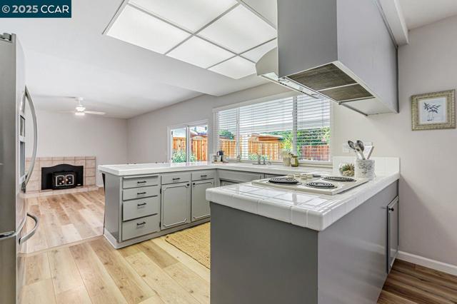 3812 Fernwood Ct, Concord CA: https://media.crmls.org/mediaz/c3299639-49b5-49b2-8fb3-24f4153f1b03.jpg