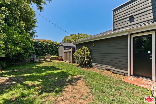 3201 Maplewood Avenue, Los Angeles CA: https://media.crmls.org/mediaz/c32a87b1-cb35-49d5-b61d-440637d96176.jpg